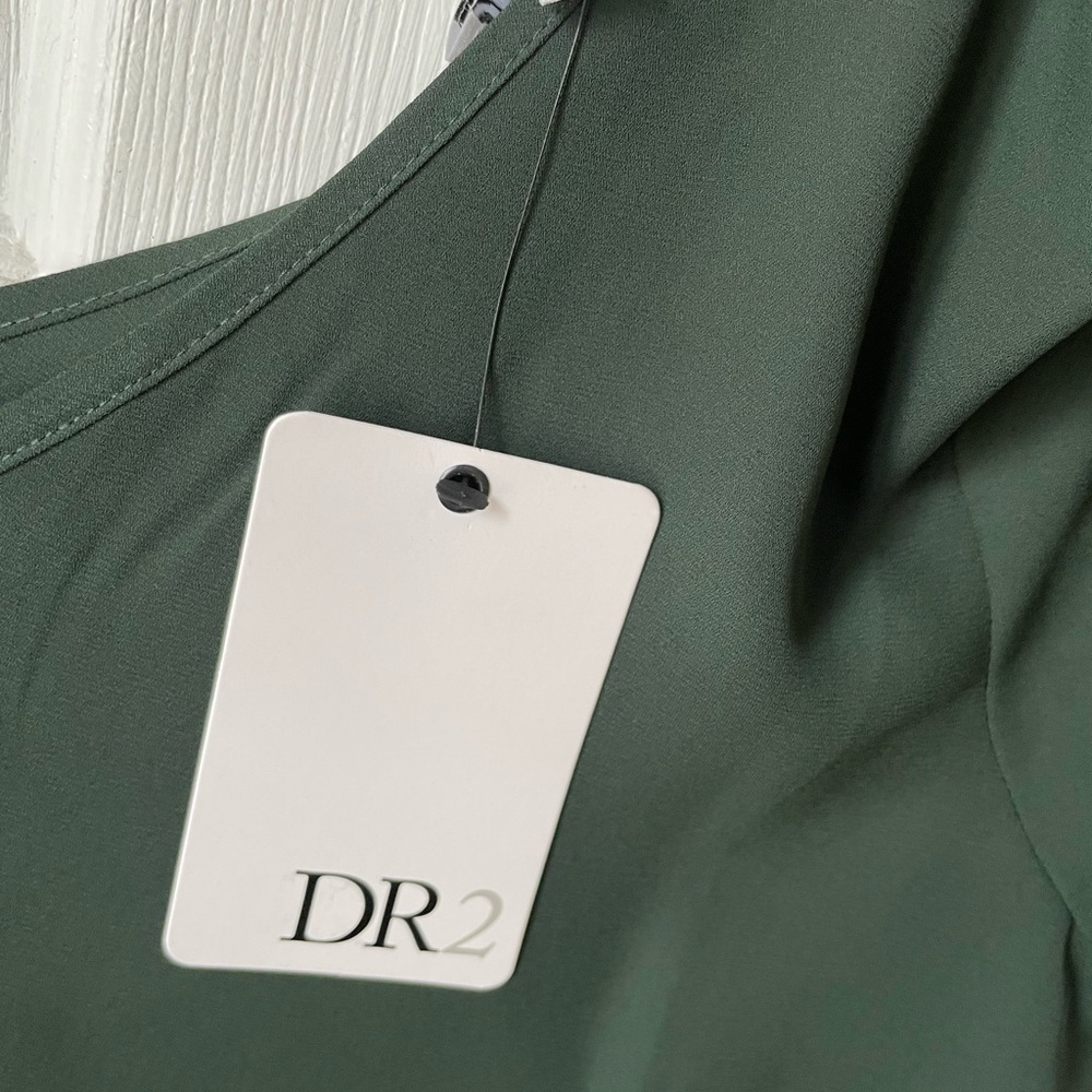 Daniel Rainn dark green short sleeved blouse in size mediums. Great for work !